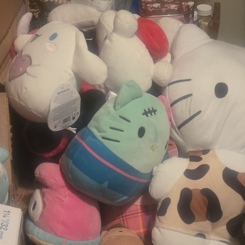 Hello Kitty Plush Toys And More Show Tuesday Oct 28th 930PM EST Fun And Givvys..